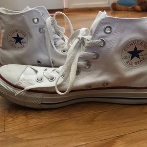 Like-New High Top White ‘Chuck Taylor’ Converse